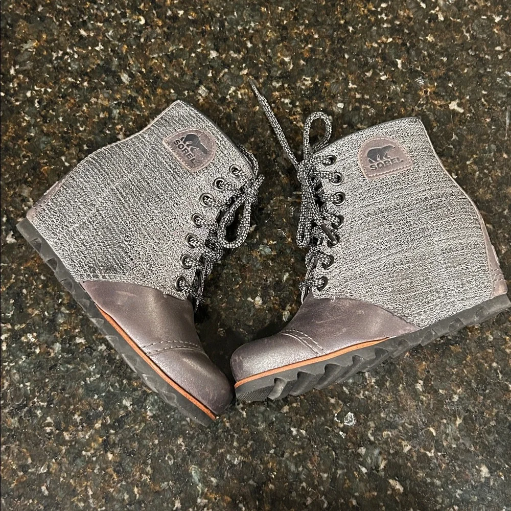 Sorel Lace Up Hidden Wedge Ankle Boots Lexie Womenโs Sz 7.5 LIKE NEW LL5316-052 - Picture 3 of 9